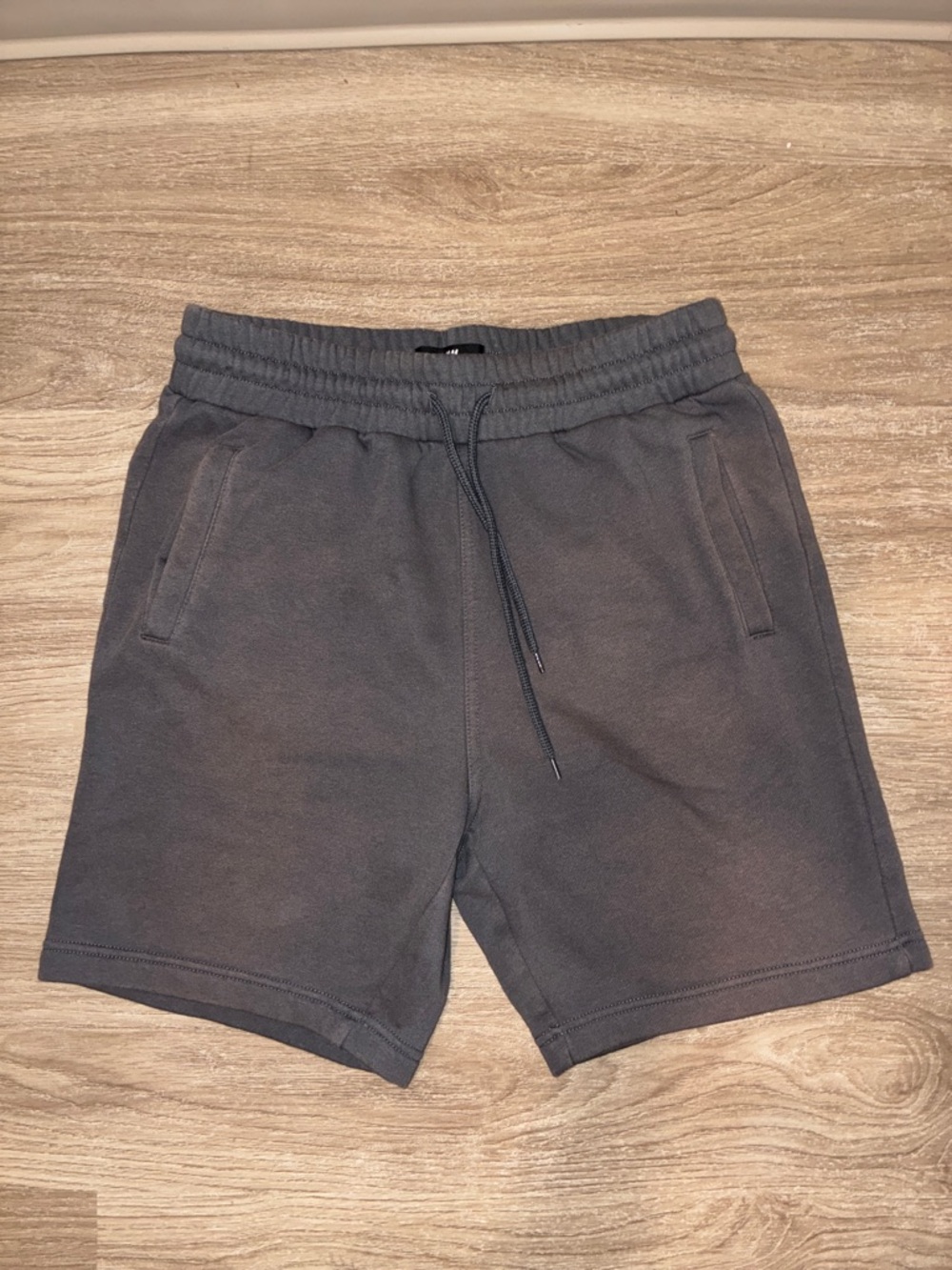 H&M Regular Fit Sweatshorts – Men’s Medium